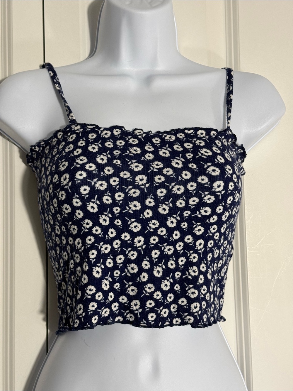 PacSun Navy and White Floral Cropped Tank
